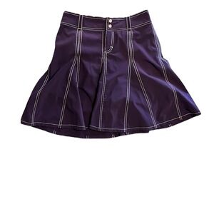 Athleta skort with 2 button front snaps and zipper with rear pockets.